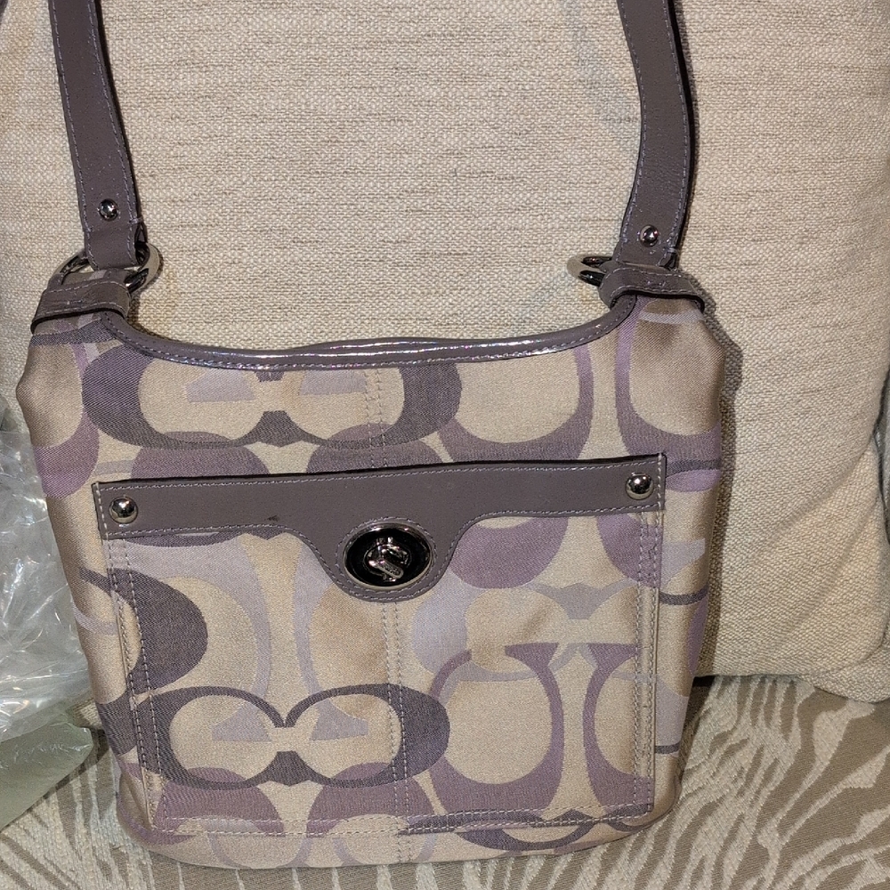 2011 Coach Penelope Optic F-17479 Sig Crossbody